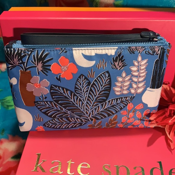 NWT! Kate spade Wristlet - Picture 2 of 16
